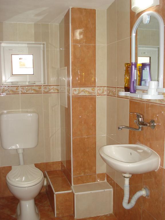 Moni 85 Family House Hotell Sozopol Rom bilde